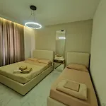 Joel Family Apartment's Center Daire *