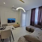 Joel Family Apartment's Center Daire Golem (Tirana)