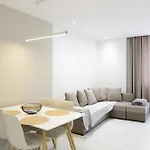 Joel Family Apartment's Center アパート