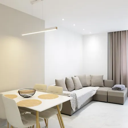 Joel Family Apartment's Center Apartmán