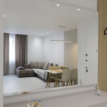 Joel Family Apartment's Center Apartmán Golem (Tirana)