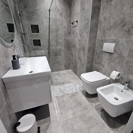 Joel Family Apartment's Center Апартаменты Голем