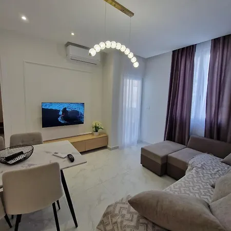 Joel Family Apartment's Center Apartment Golem (Tirana)