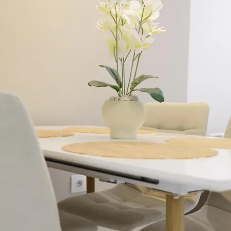 Joel Family Apartment's Center Appartement