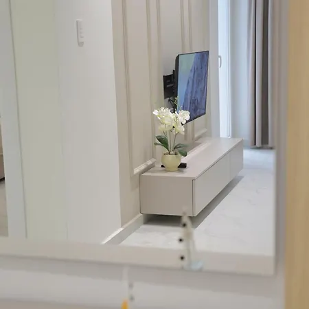 شقة Joel Family Apartment's Center