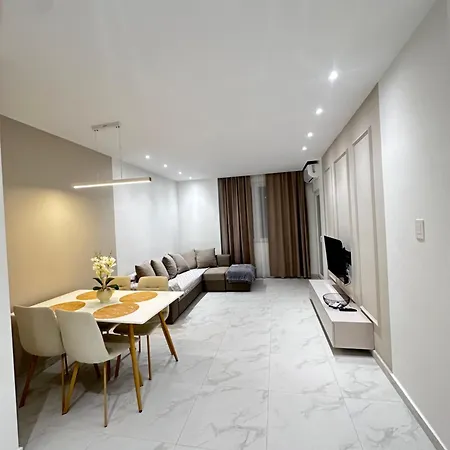 Joel Family Apartment's Center غوليم