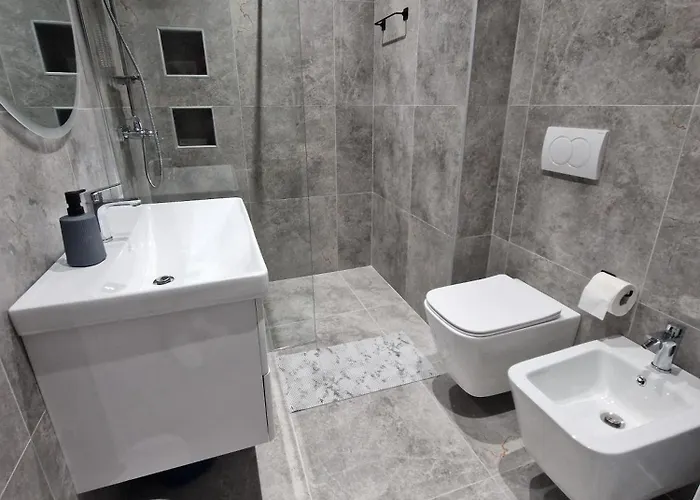 Joel Family Apartment's Center Apartament Golem (Tirana)