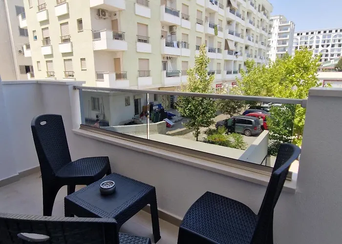 Joel Family Apartment's Center Apartament Golem (Tirana)