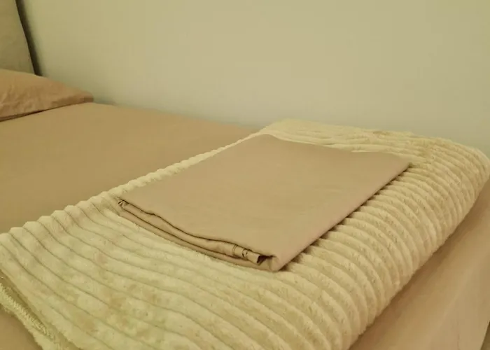 Joel Family Apartment's Center Apartament Golem (Tirana)