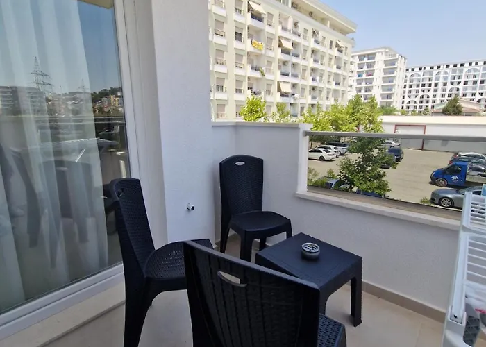 Joel Family Apartment's Center * Golem (Tirana)
