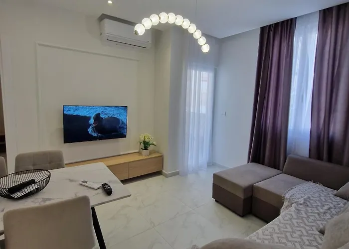 Joel Family Apartment's Center Apartament Golem (Tirana)