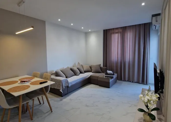 Joel Family Apartment's Center Apartament *